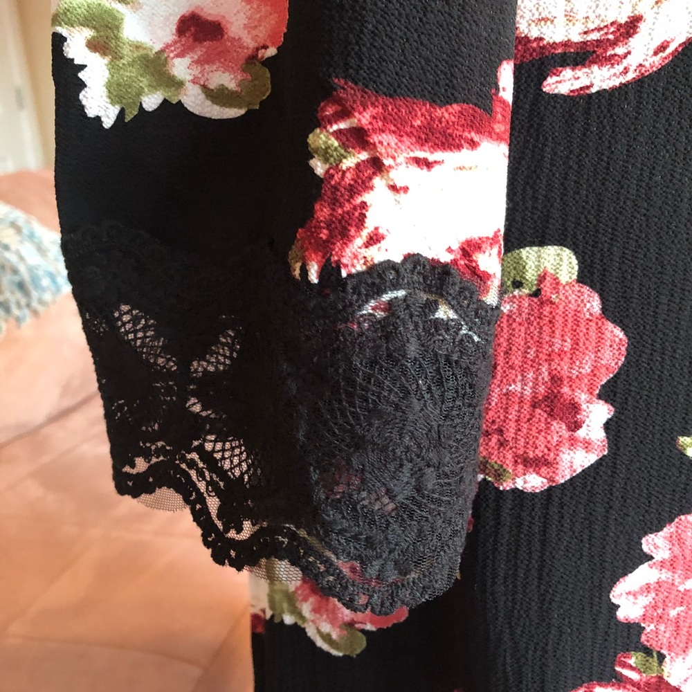 LAST ONE: MEDIUM BLACK FLORAL LONG BOHEMIAN KIMONO - Picture 4 of 8